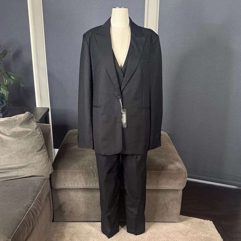 Women’s Black 3 Piece Formal Suit Peak Lapel One Button Closure Size 16 NEW